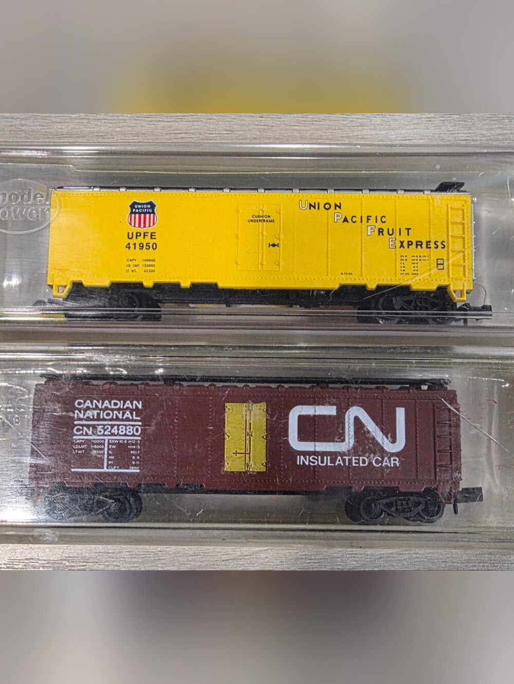 Pair Of Model Power N Scale 40' Refrigerator Reefer Cars